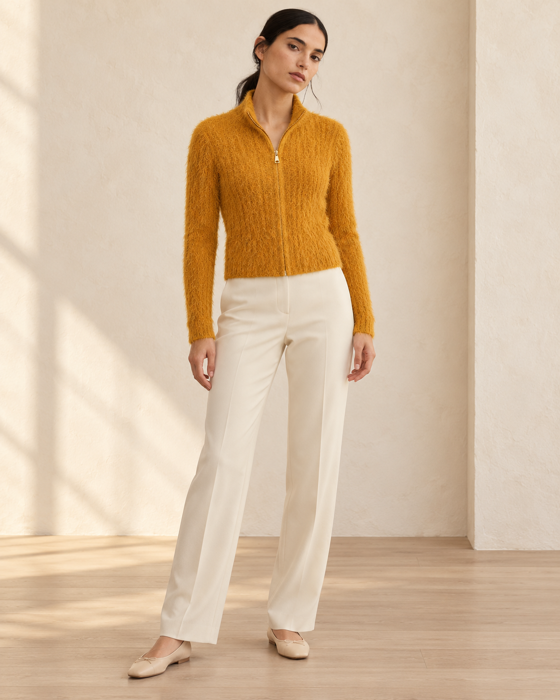 Cropped Furry Zipper – model hero