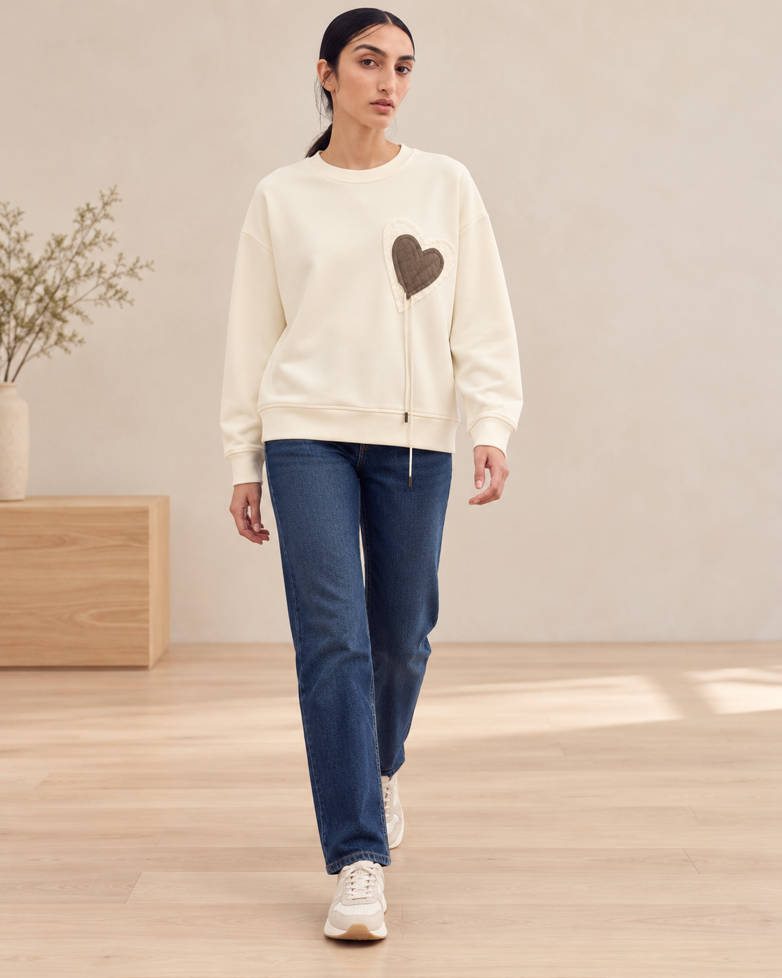Heart Patch Sweatshirt – model hero